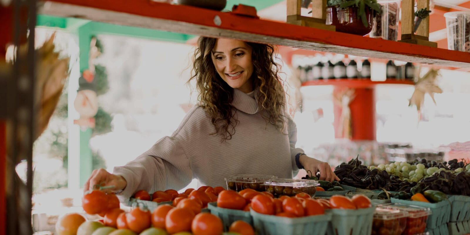 Dietitian at the farmers market shopping for fruits and vegetables.  Create your healthylifestyle